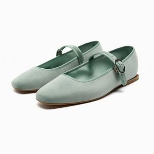 Zara NWOT Velvet Mary Jane Flats